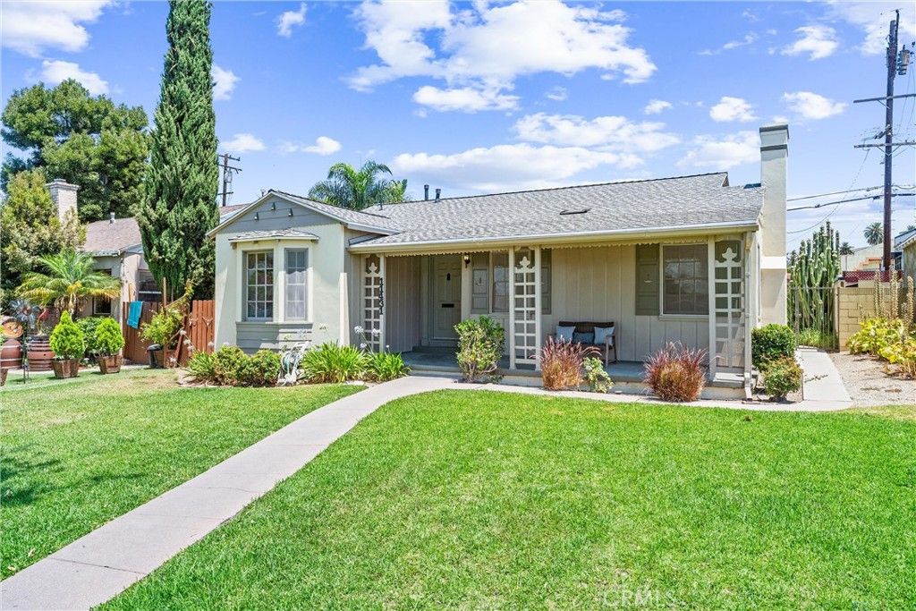 Backyard, Exterior, Facade, Ranch