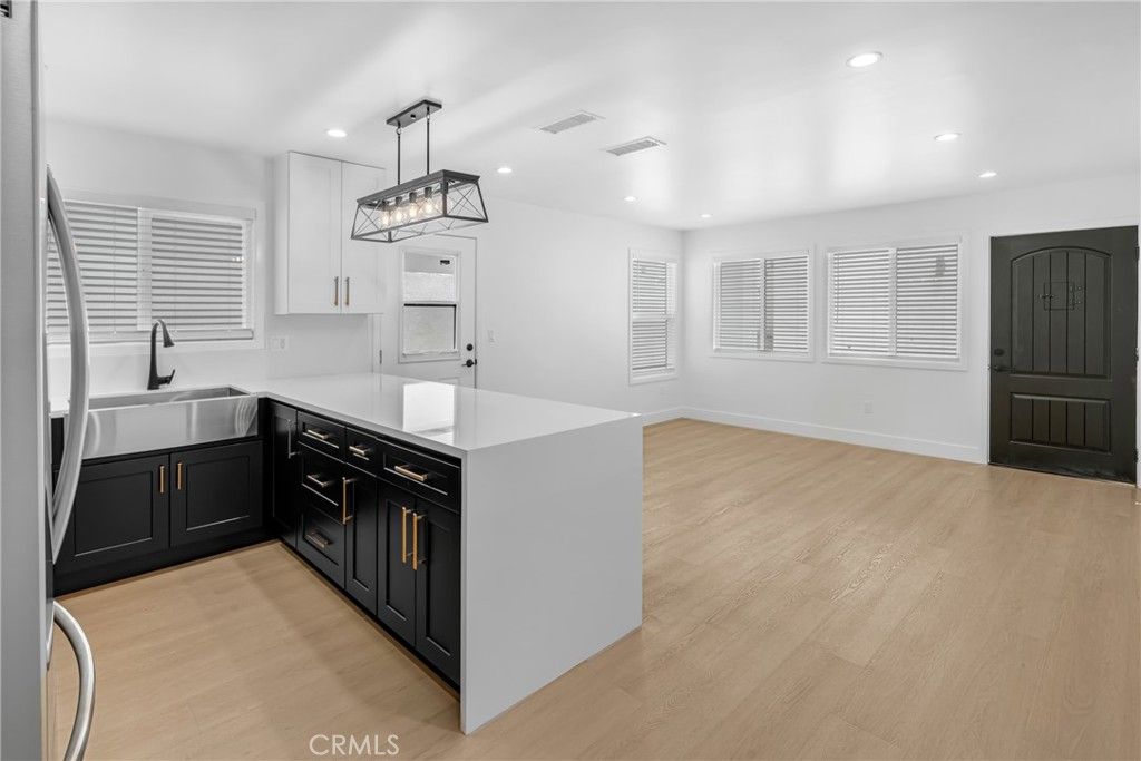Interior, Kitchen, Pendant Lights, Recessed Lighting, Wood Texture Flooring