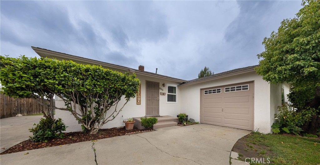 Attached, Exterior, Facade, Ranch