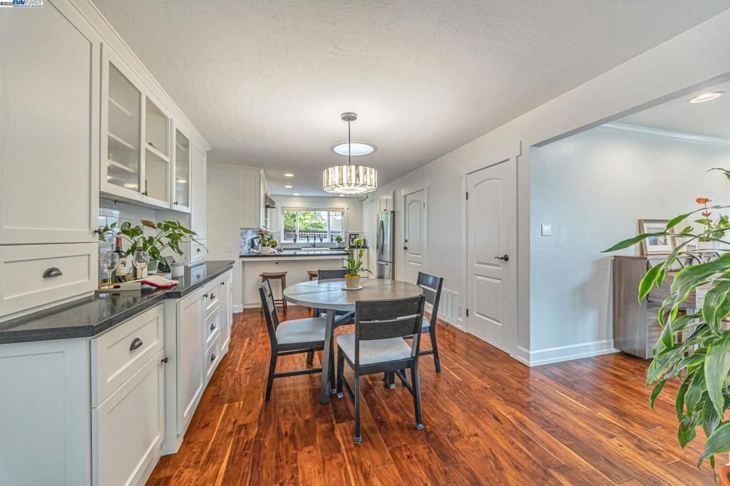 Chandelier, Dining room, Interior, Kitchen, Recessed Lighting, Wood Texture Flooring