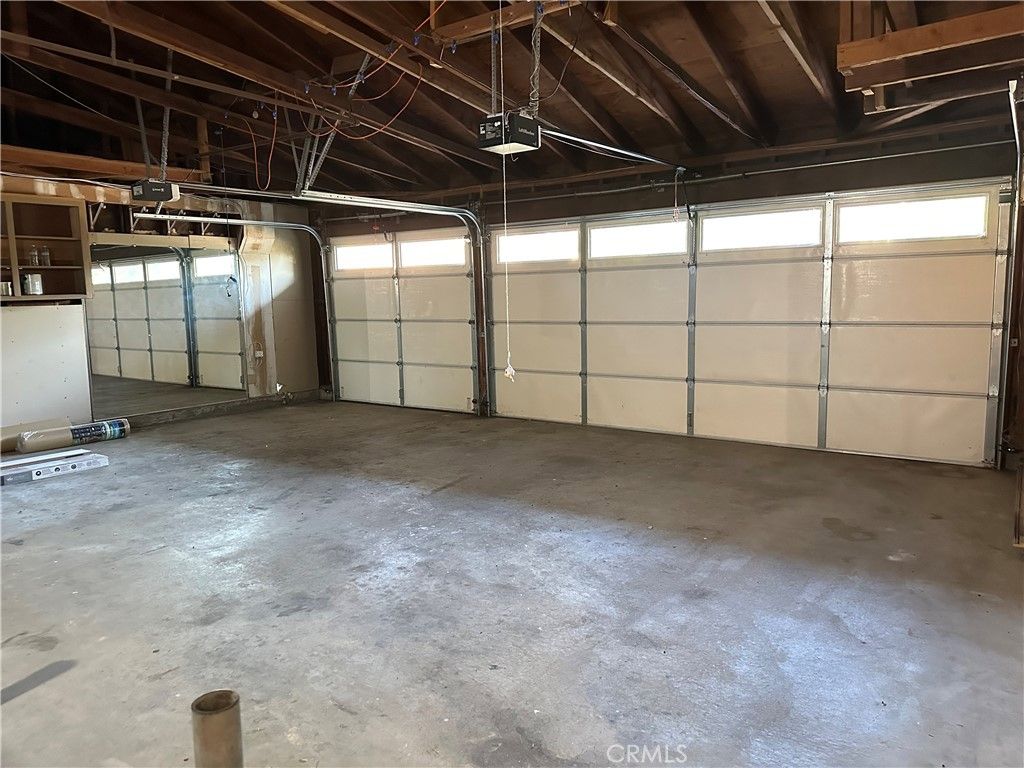 Garage, Interior, Wooden Beams