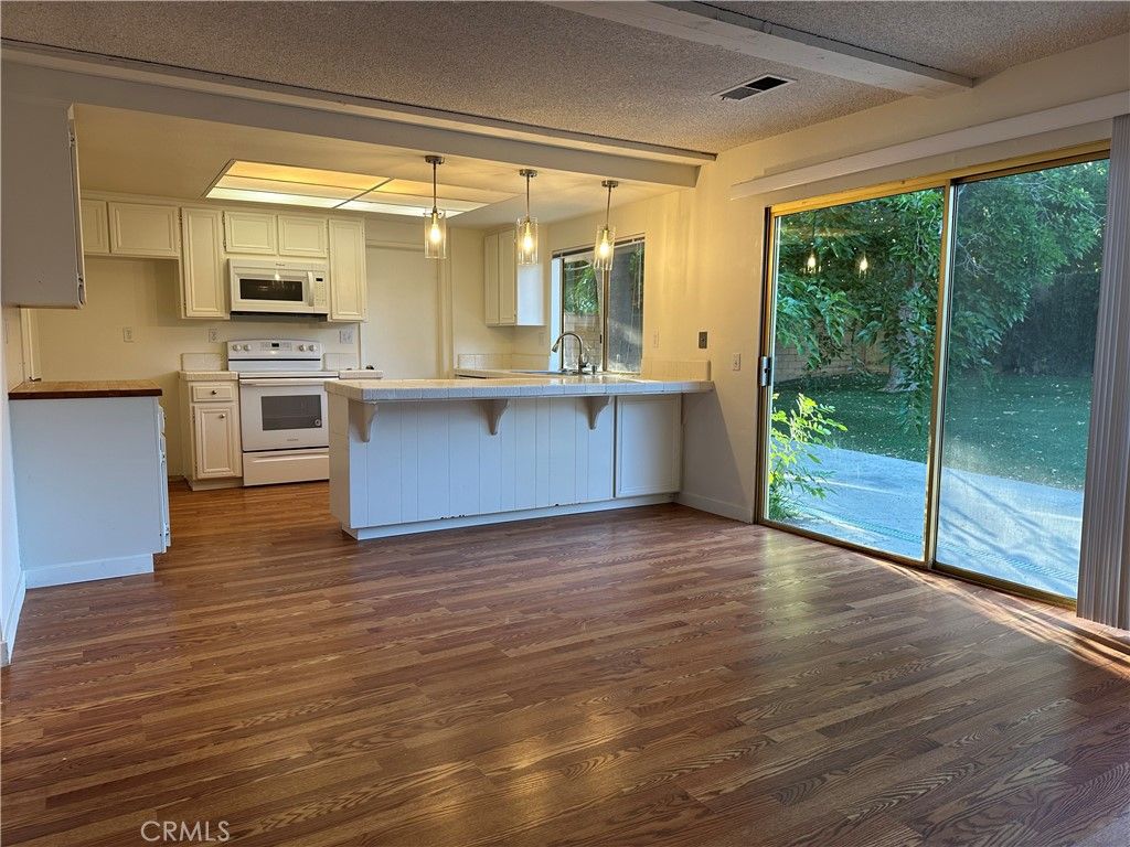 Interior, Kitchen, Pendant Lights, Wood Texture Flooring