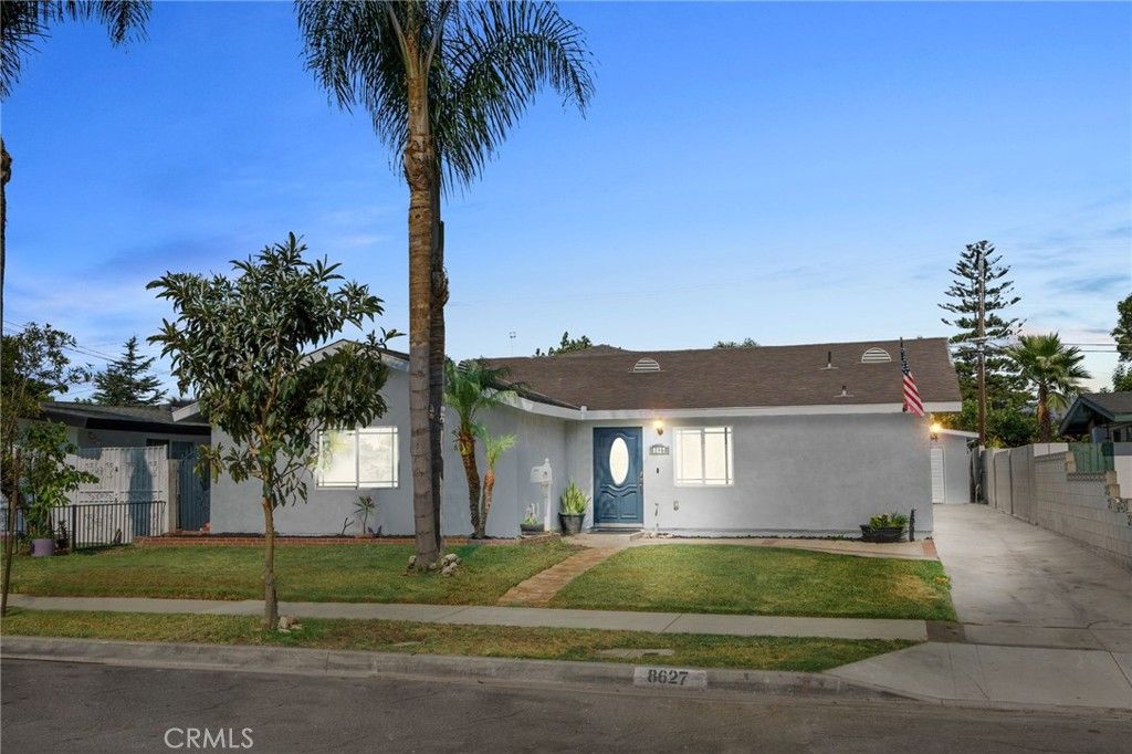 Exterior, Facade, Ranch
