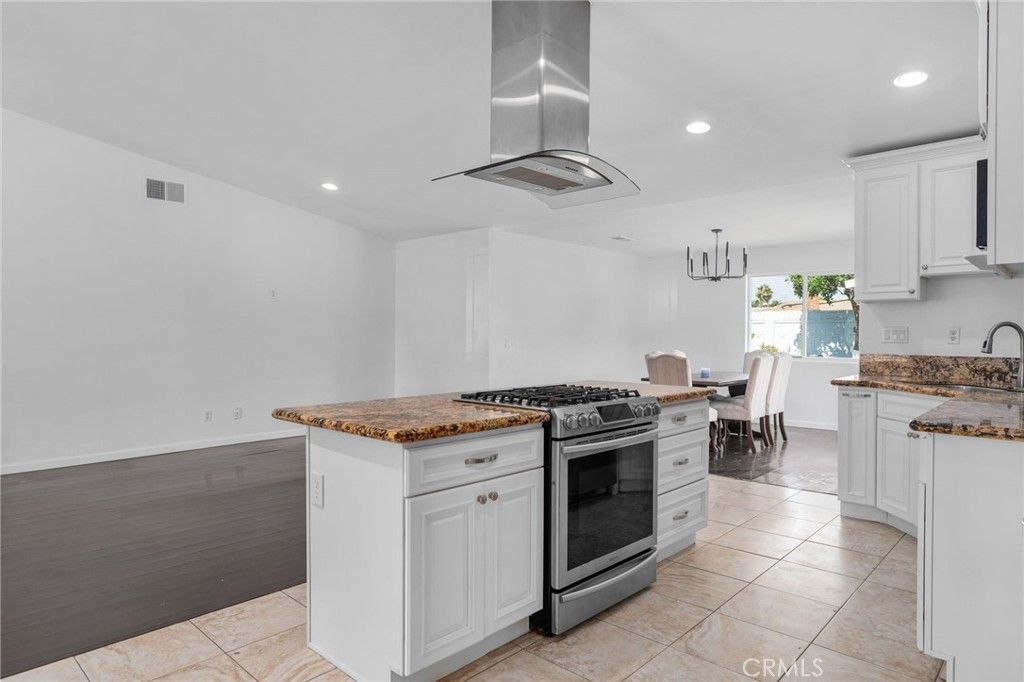 Chandelier, Dining room, Interior, Kitchen, Pendant Lights, Recessed Lighting, Stainless Steel Appliances