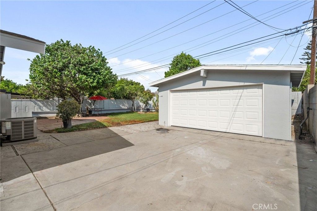 Detached Garage, Exterior