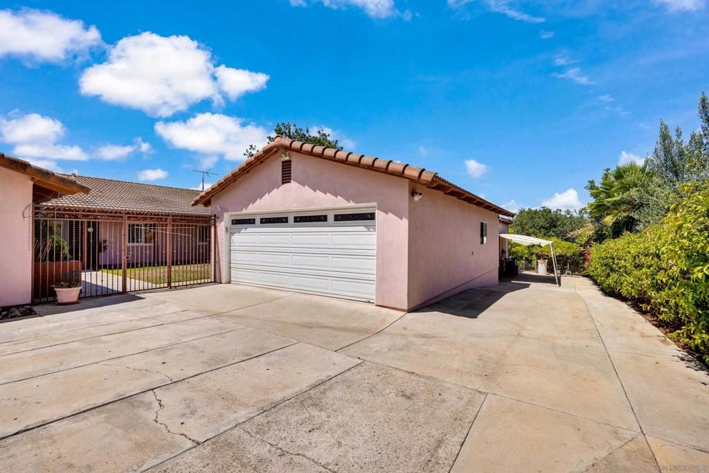 Detached Garage, Exterior