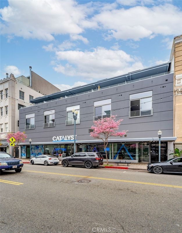 Exterior, Facade, Rowhouse