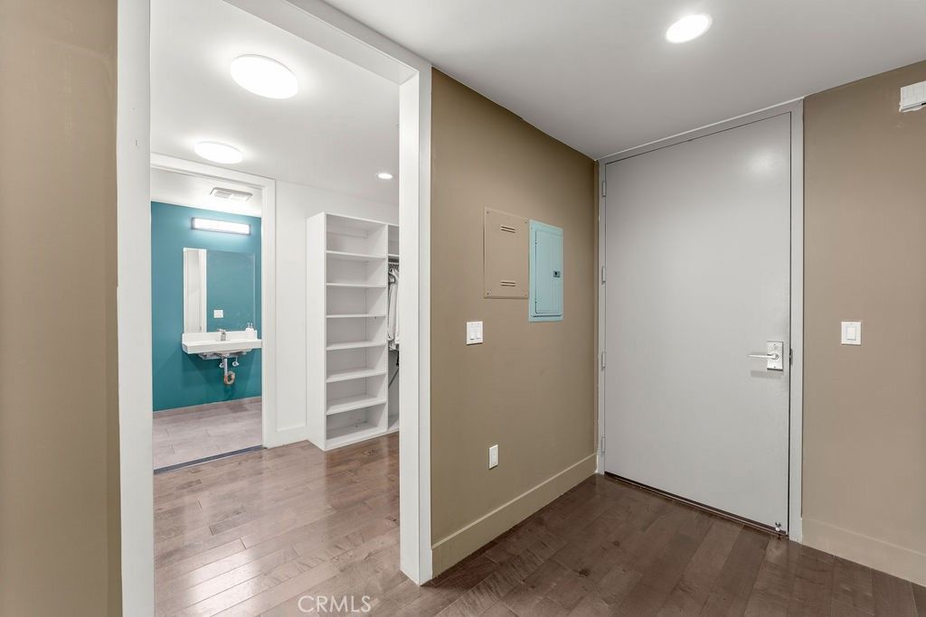 Bathroom, Interior, Recessed Lighting, Walk-in Closets, Wood Texture Flooring
