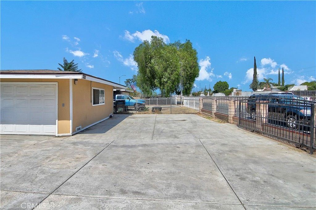 Backyard, Detached Garage, Exterior