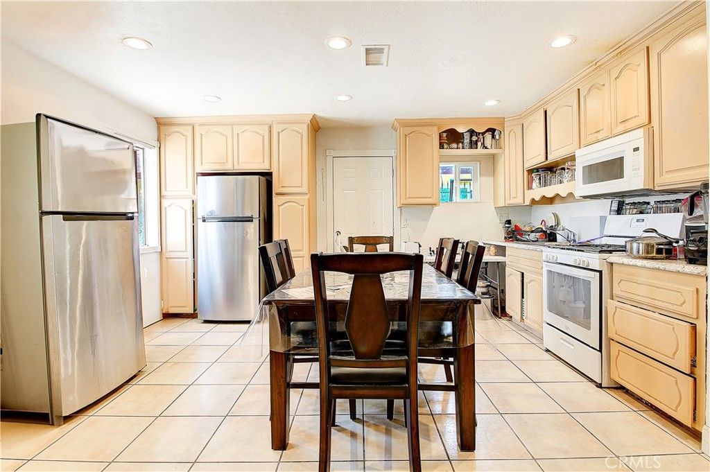 Dining room, Interior, Kitchen, Recessed Lighting