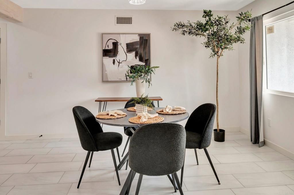 Dining room, Interior, Recessed Lighting