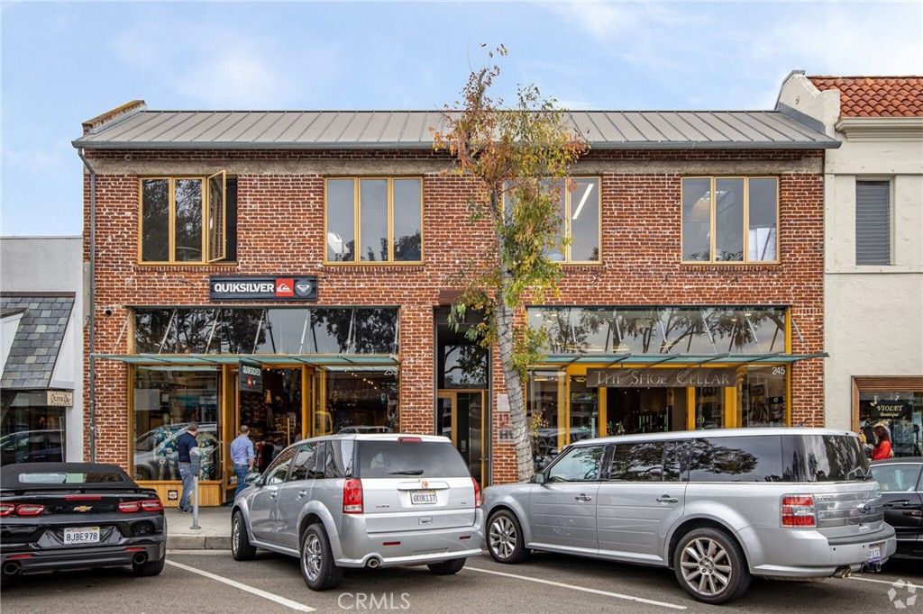 Exterior, Facade, Brick Facade, Rowhouse