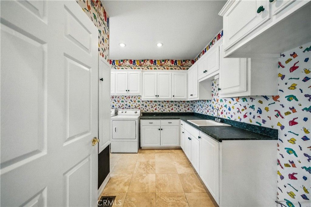 Interior, Kitchen, Recessed Lighting, Washer