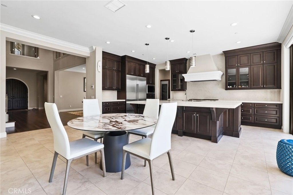 Dining room, Interior, Kitchen, Pendant Lights, Recessed Lighting, Stainless Steel Appliances