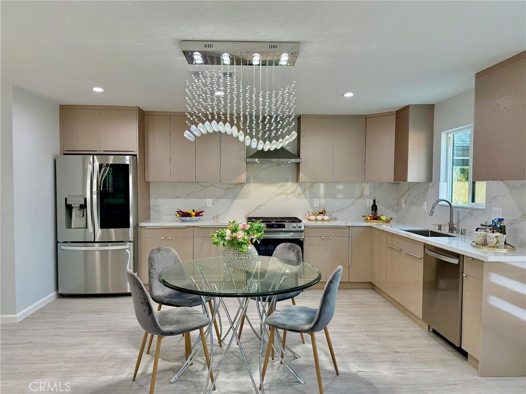 Dining room, Interior, Kitchen, Marble Walls, Pendant Lights, Recessed Lighting, Stainless Steel Appliances, Wood Texture Flooring