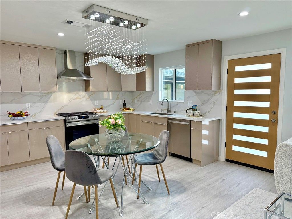 Dining room, Interior, Kitchen, Marble Walls, Pendant Lights, Recessed Lighting, Stainless Steel Appliances, Wood Texture Flooring