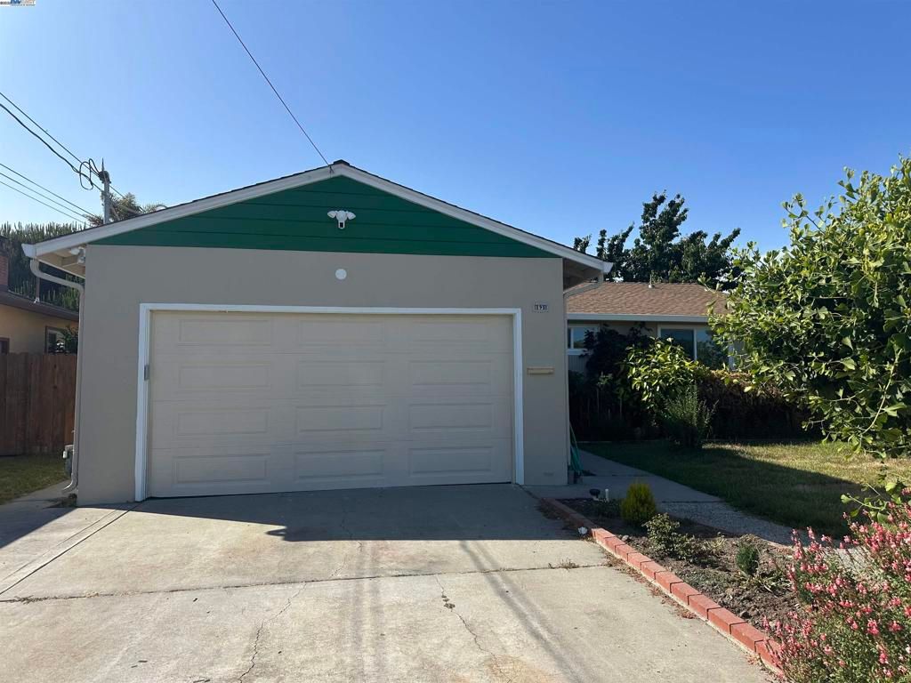 Detached Garage, Exterior