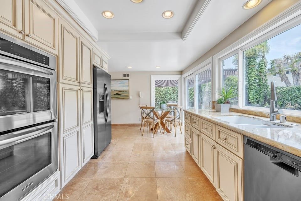 Dining room, Interior, Kitchen, Recessed Lighting, Stainless Steel Appliances