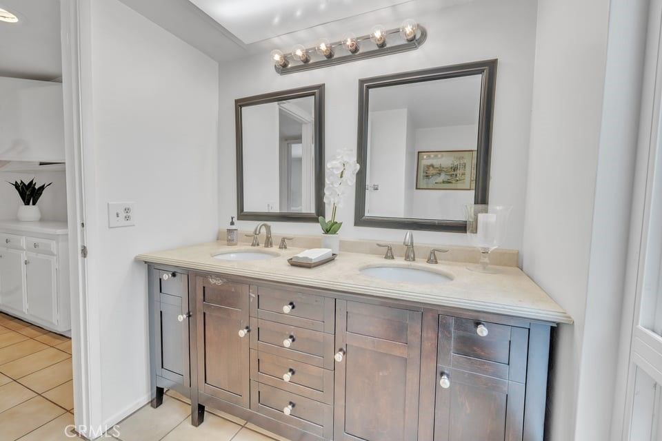 Bathroom, Dual Sink Vanities, Interior