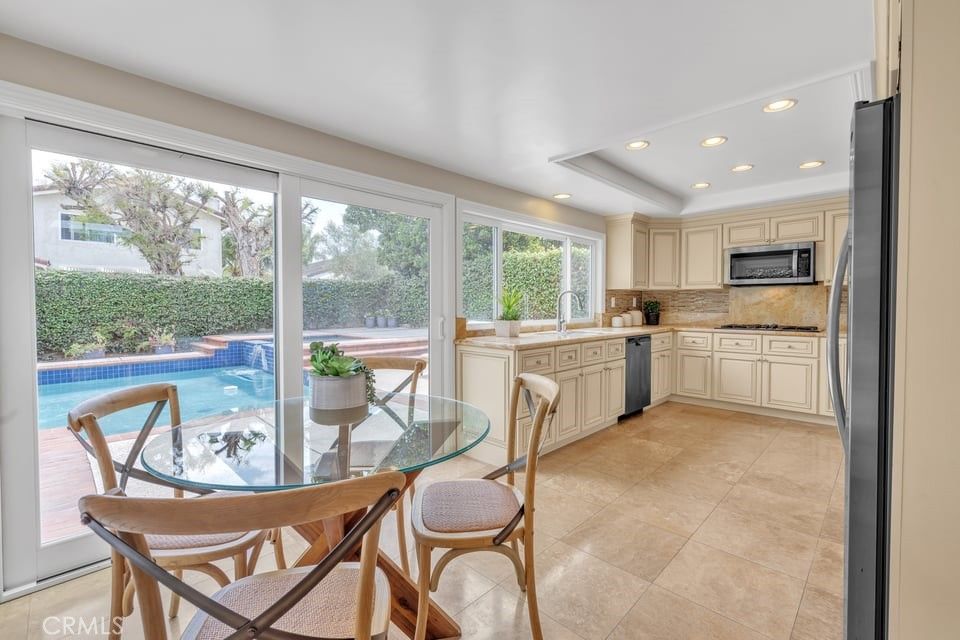 Dining room, Interior, Kitchen, Recessed Lighting, Stainless Steel Appliances