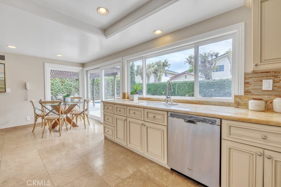 Dining room, Interior, Kitchen, Recessed Lighting, Stainless Steel Appliances