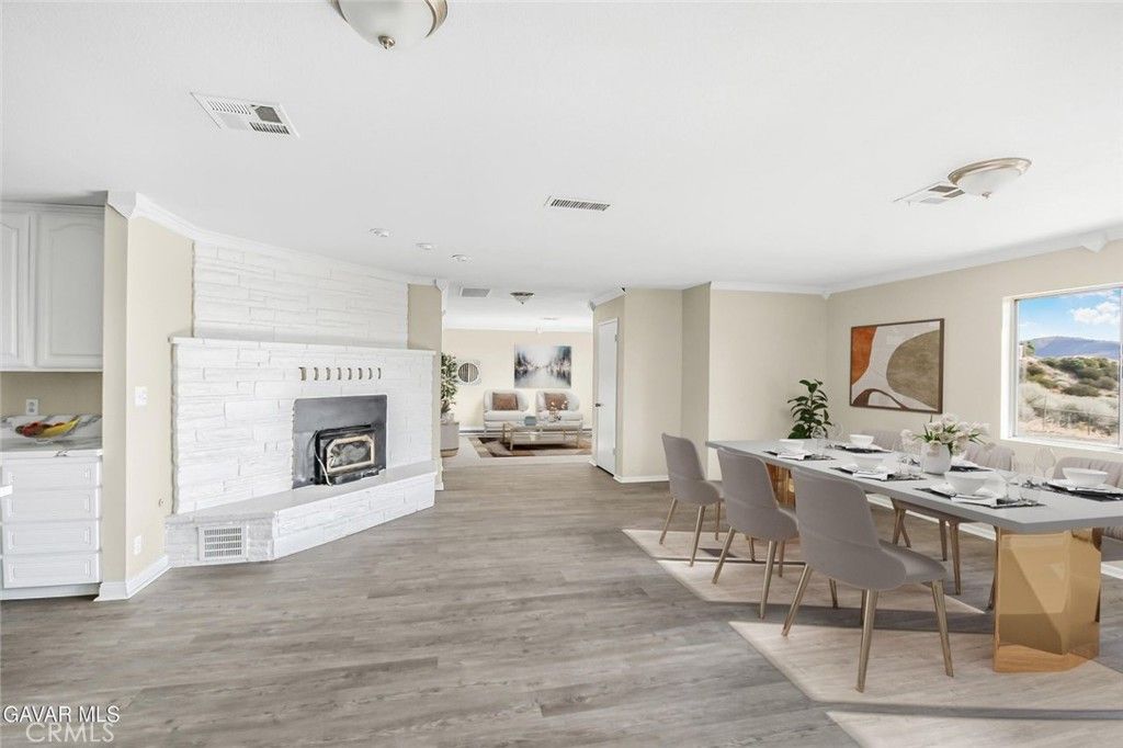 Dining room, Fireplace, Interior, Recessed Lighting, Wood Texture Flooring