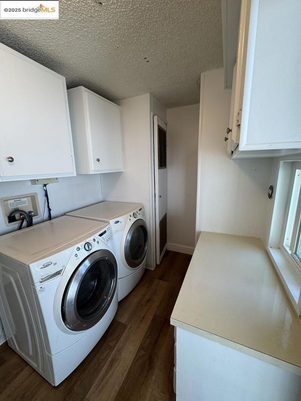 Interior, Washer, Wood Texture Flooring