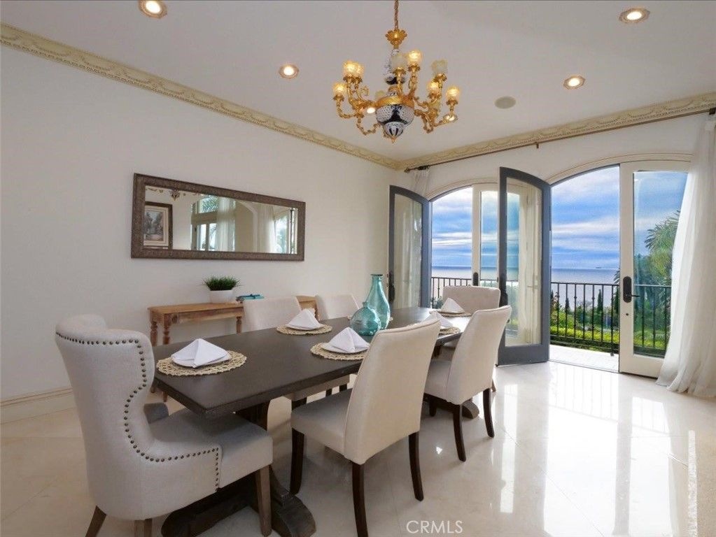 Chandelier, Dining room, Interior, Recessed Lighting, Water