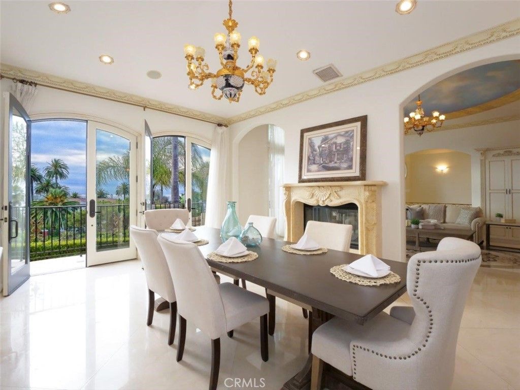 Chandelier, Dining room, Fireplace, Interior, Recessed Lighting, Water
