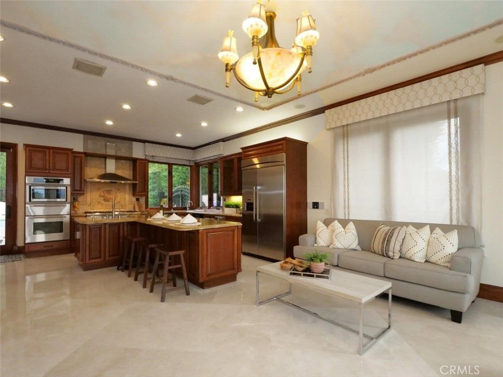 Chandelier, Interior, Kitchen, Living room, Recessed Lighting, Stainless Steel Appliances