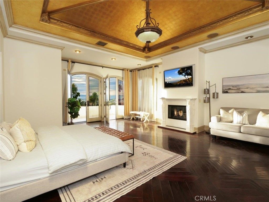 Bedroom, Fireplace, Interior, Pendant Lights, Recessed Lighting, Wood Texture Flooring