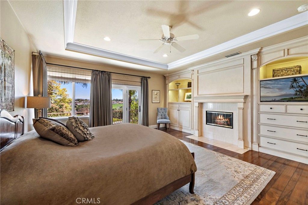 Bedroom, Fireplace, Interior, Recessed Lighting, Wood Texture Flooring