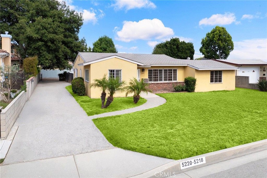 Backyard, Exterior, Facade, Ranch