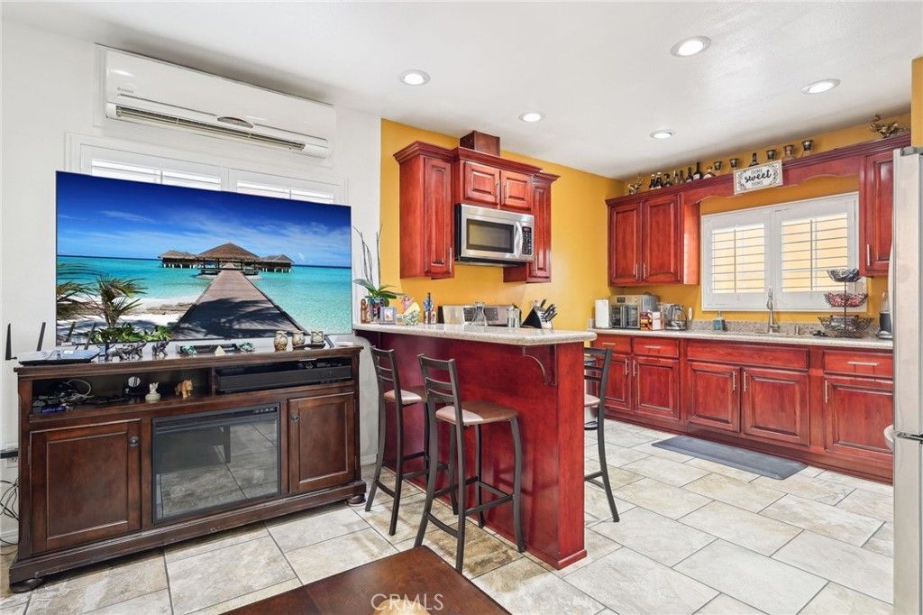 Interior, Kitchen, Recessed Lighting, Water
