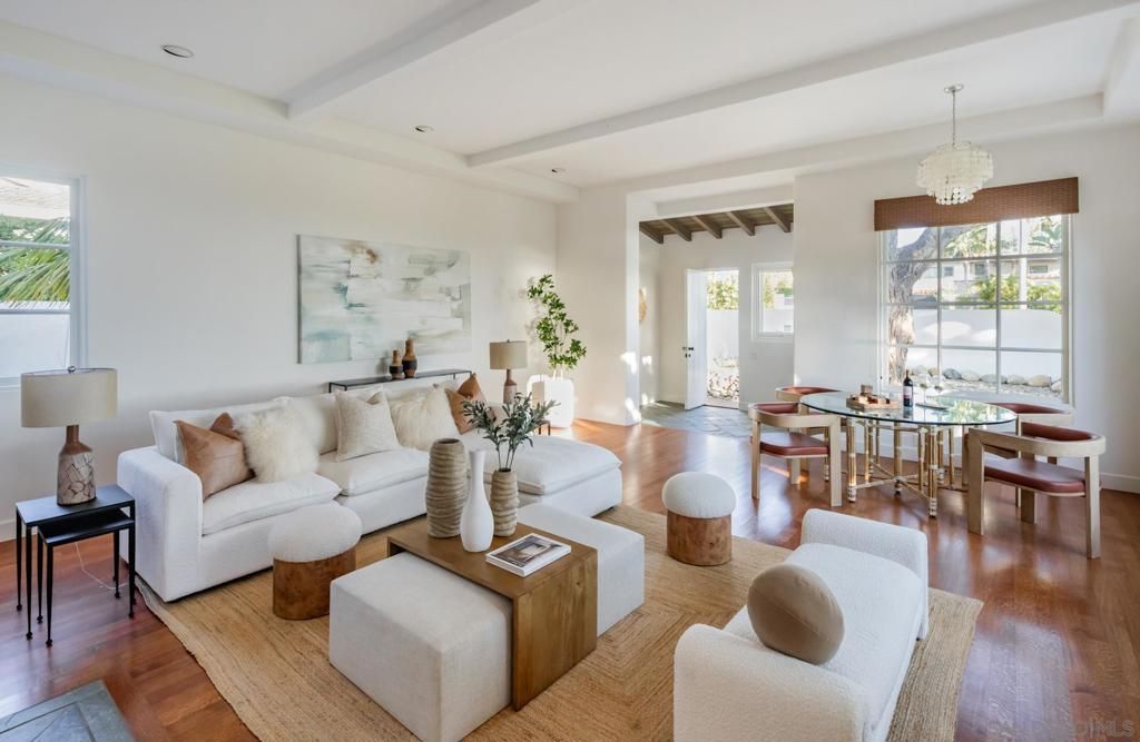 Chandelier, Dining room, Interior, Living room, Recessed Lighting, Wood Texture Flooring