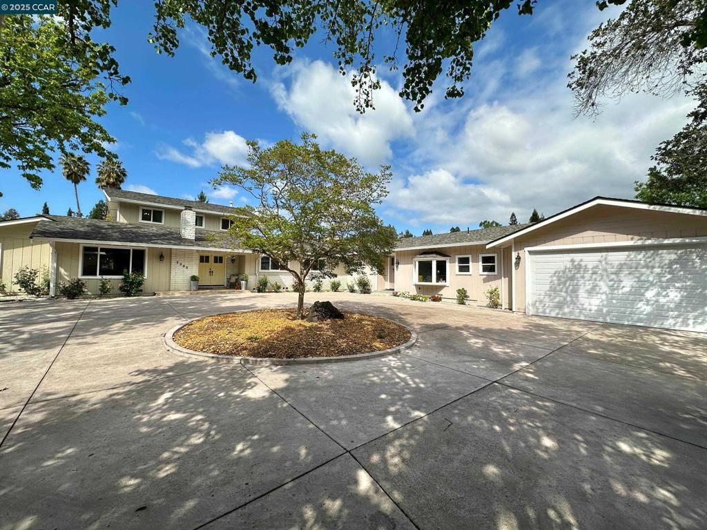 Backyard, Detached Garage, Exterior