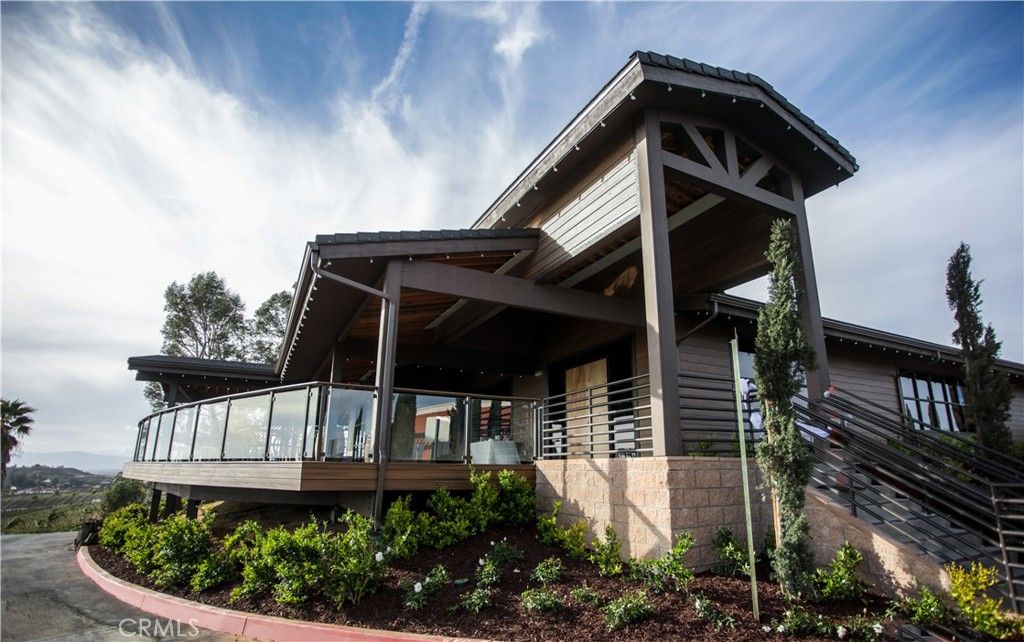 Exterior, Facade, Modern