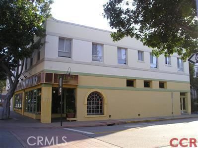 Exterior, Facade, Modern