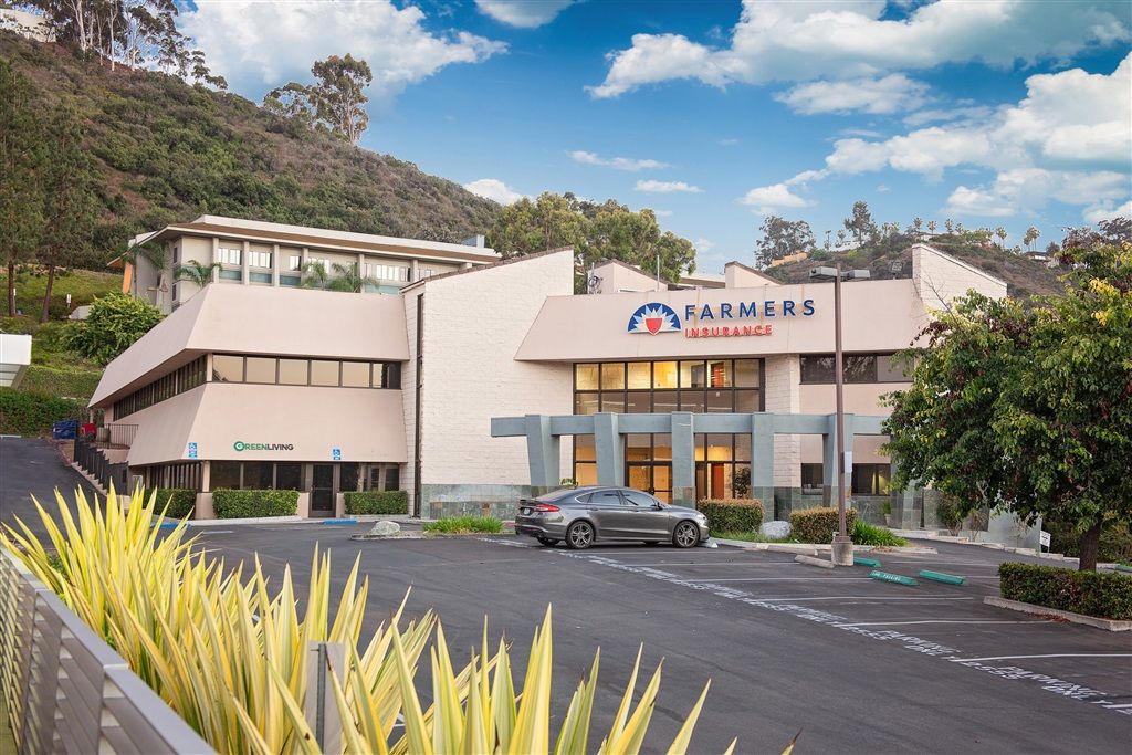 Exterior, Facade, Modern