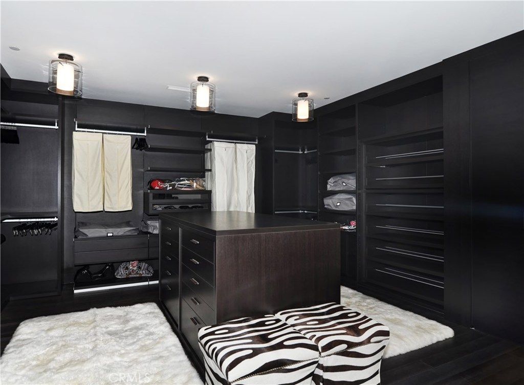 Interior, Walk-in Closets, Wood Texture Flooring