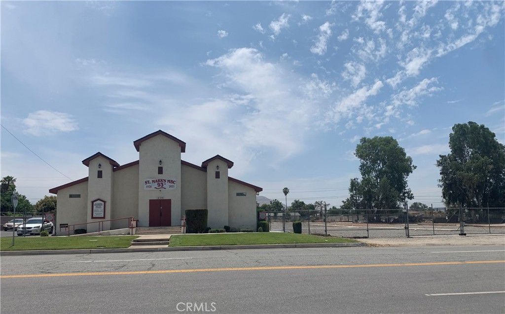 Exterior, Facade, None