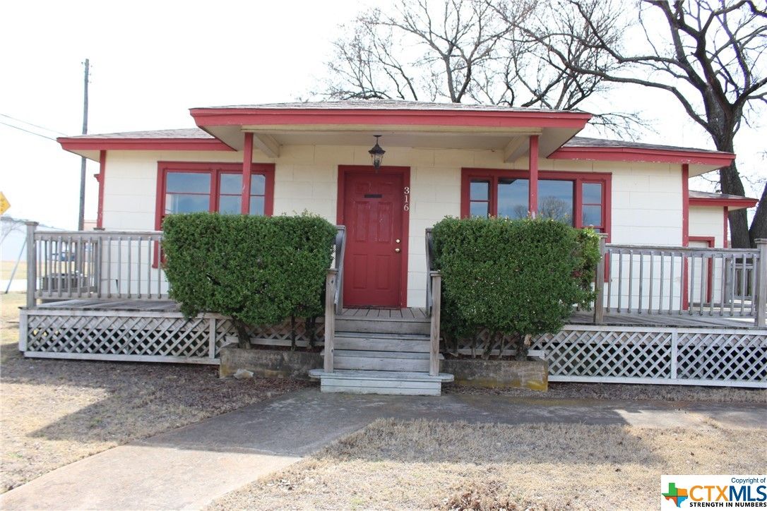 Exterior, Facade, American Foursquare