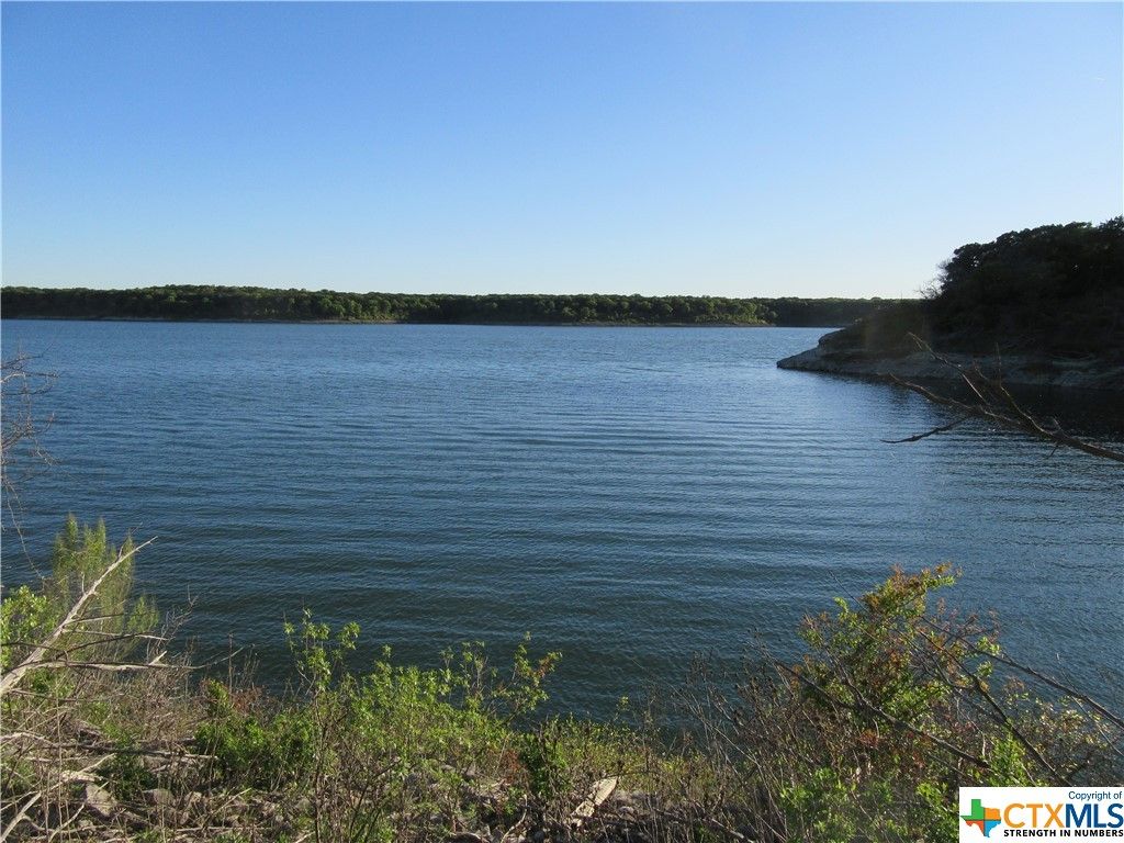Exterior, Lake