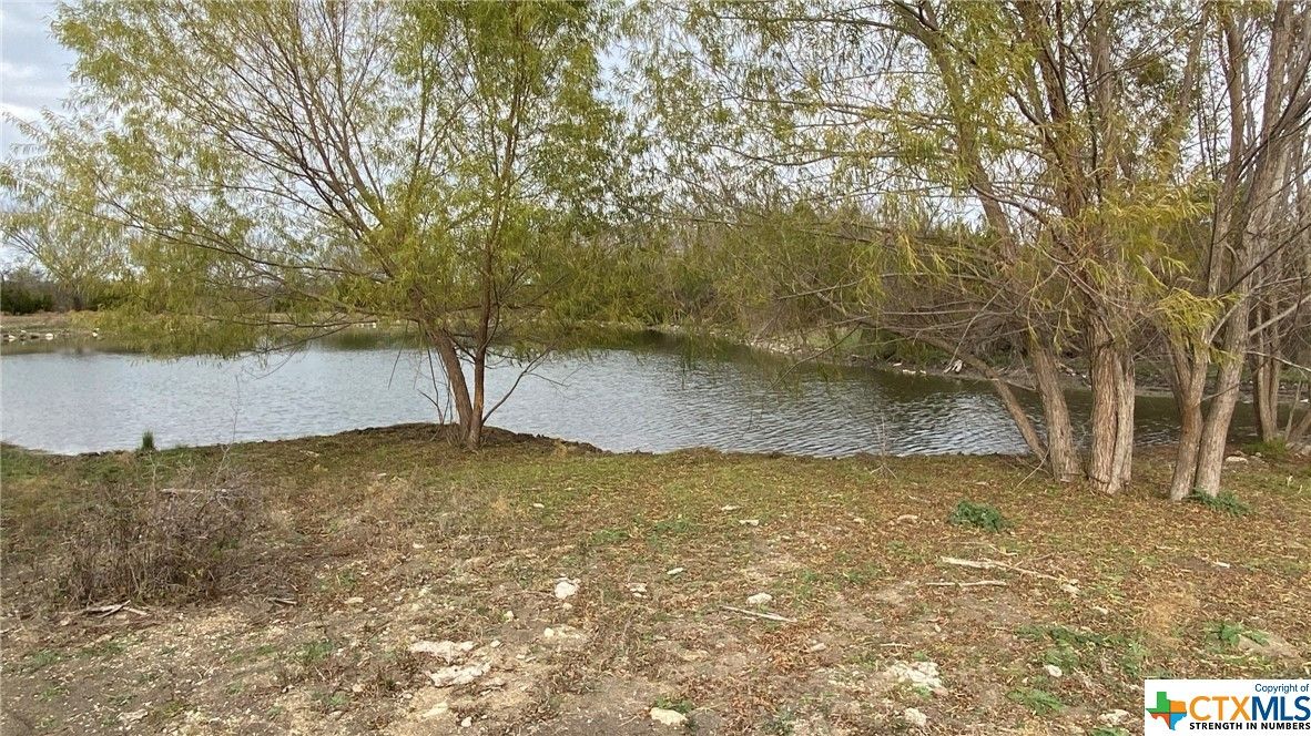 Exterior, Lake