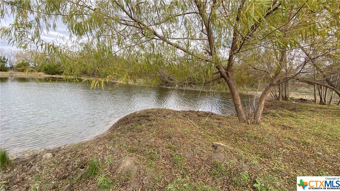 Exterior, Lake