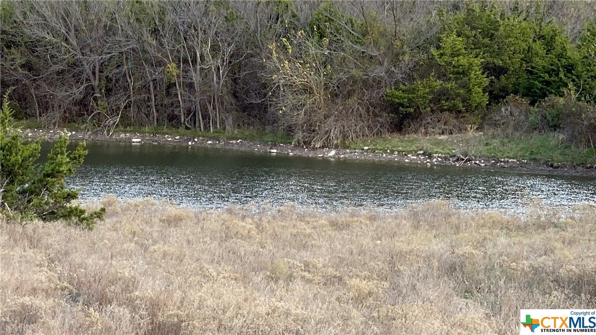 Exterior, Lake