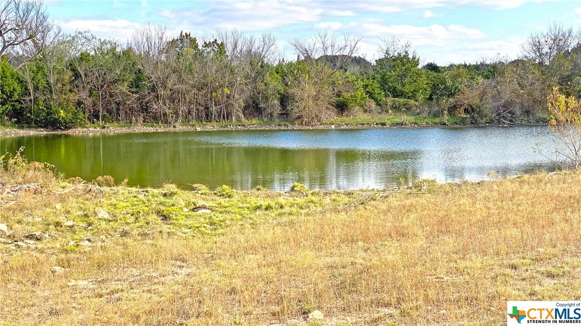 Exterior, Lake