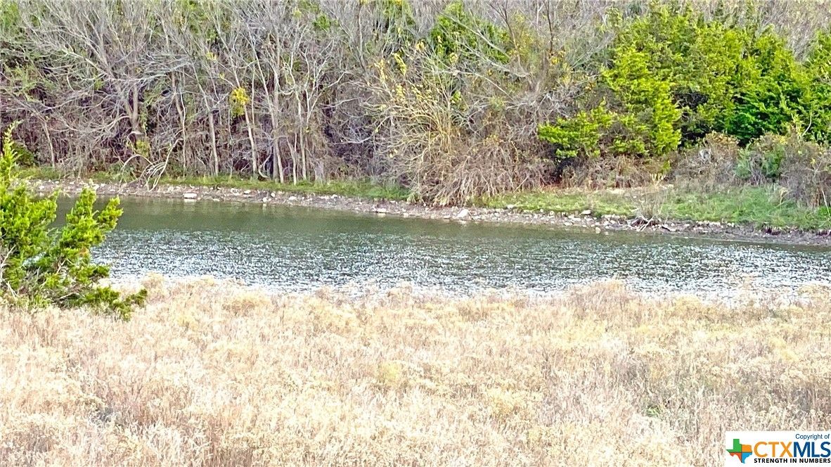 Exterior, Lake