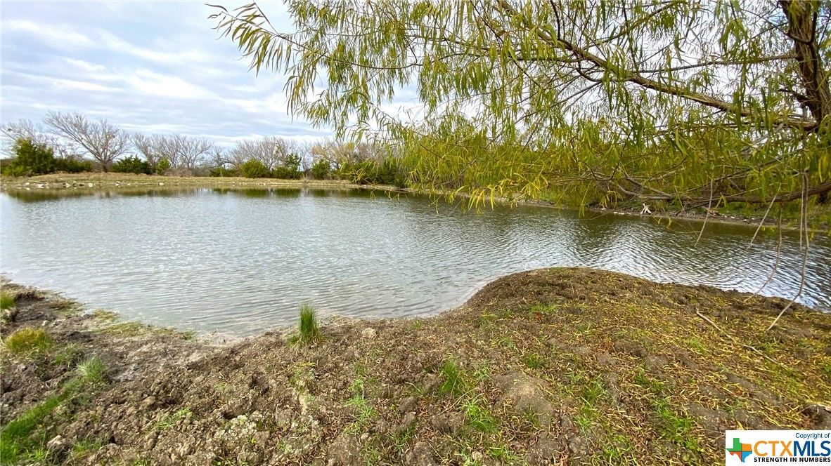 Exterior, Lake