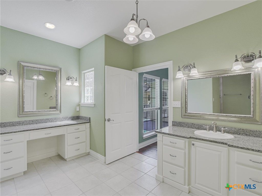 Bathroom, Dual Sink Vanities, Interior, Recessed Lighting